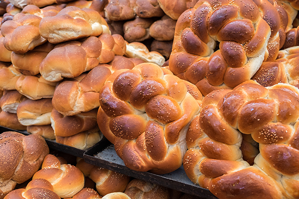 fresh challah at Machne Yehuda market in Jerusalem
