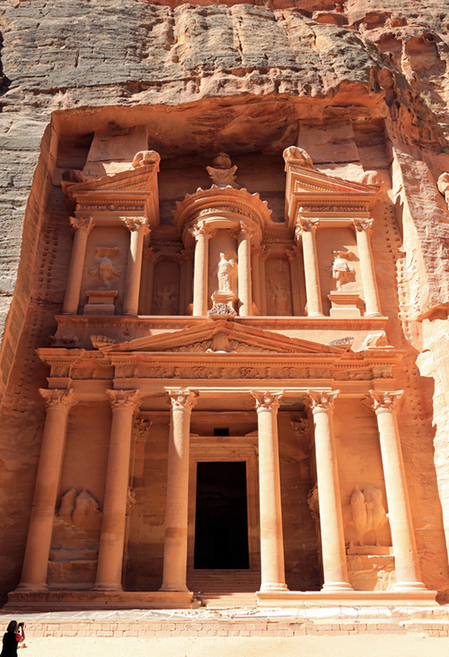 El Khazneh, the most famous site in Jordan tourism, and the first thing you see when approaching Petra through the siq