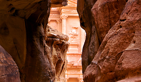 the first glimpse of Petra is a thrill, even for a seasoned Jordan tour operator